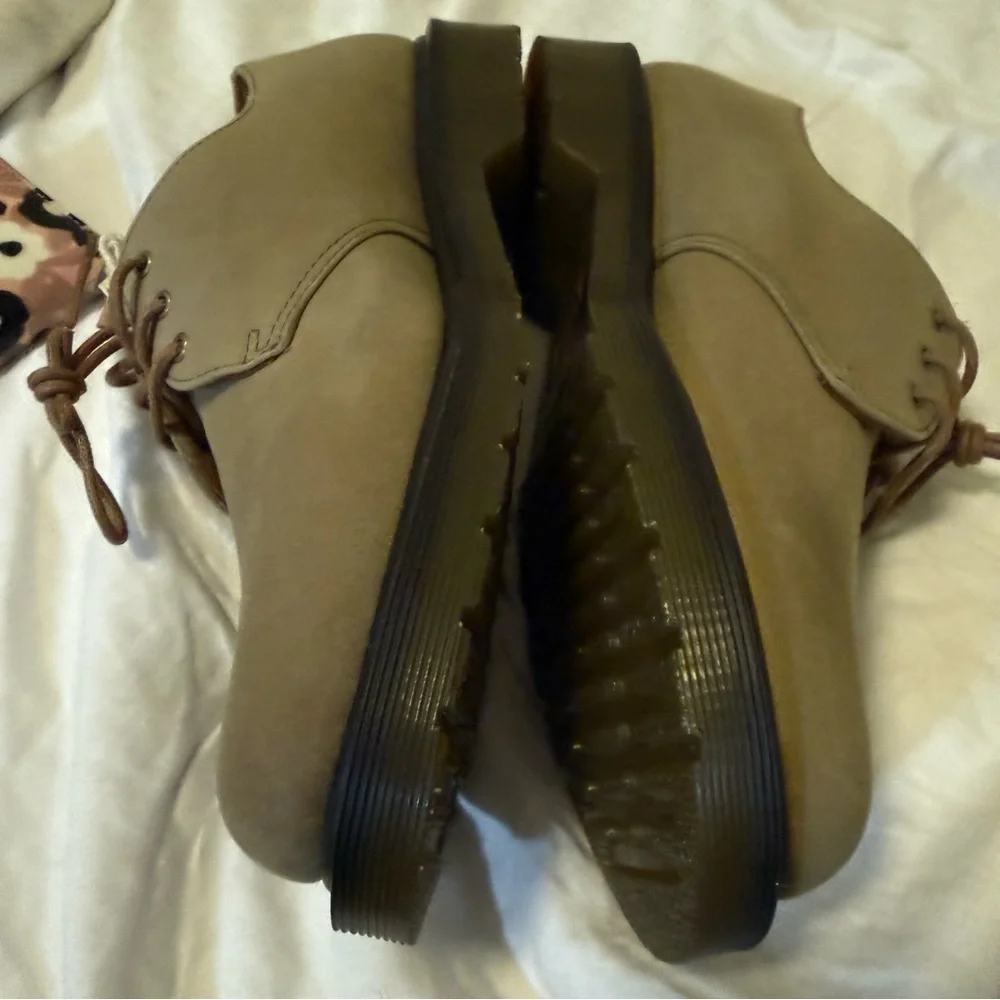 NWT Dr. Martens khaki canvas oxfords - Picture 4 of 9
